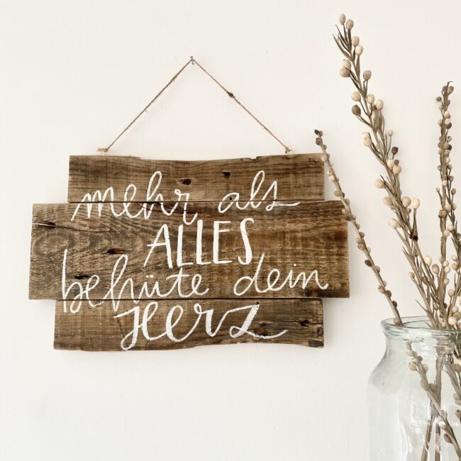 Holzschild „mehr als alles behüte dein Herz“ herrlich Schriftwerk