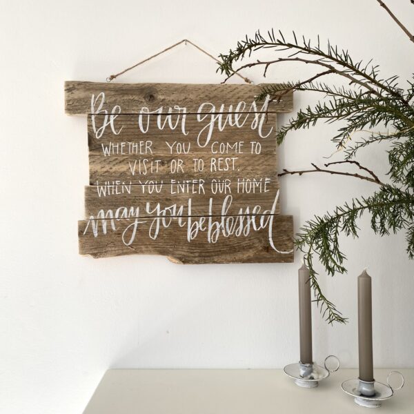 Holzschild „Be our guest…“ |