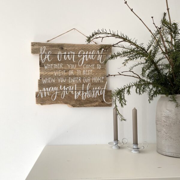 Holzschild „Be our guest…“ | – Bild 2