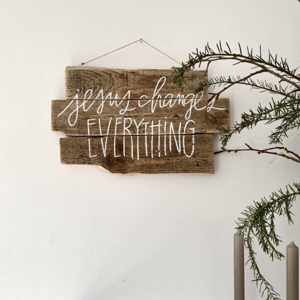Holzschild „jesus changes everything“ – Bild 2