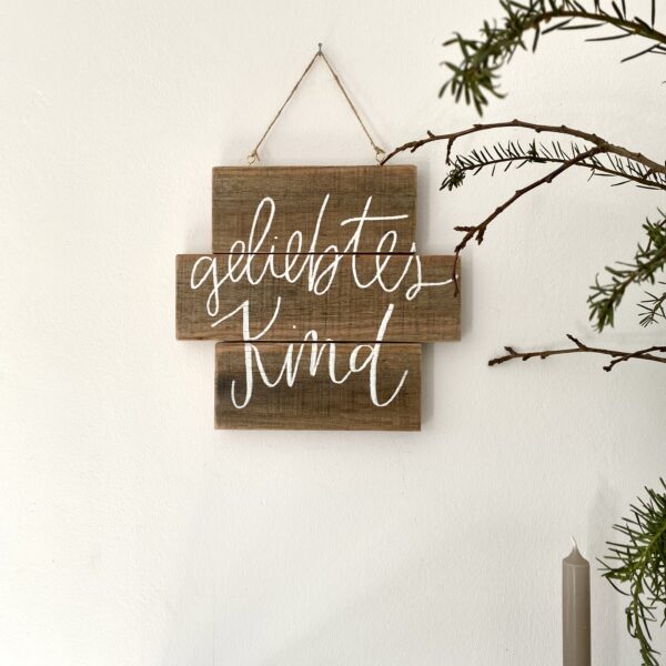 Holzschild „geliebtes Kind“