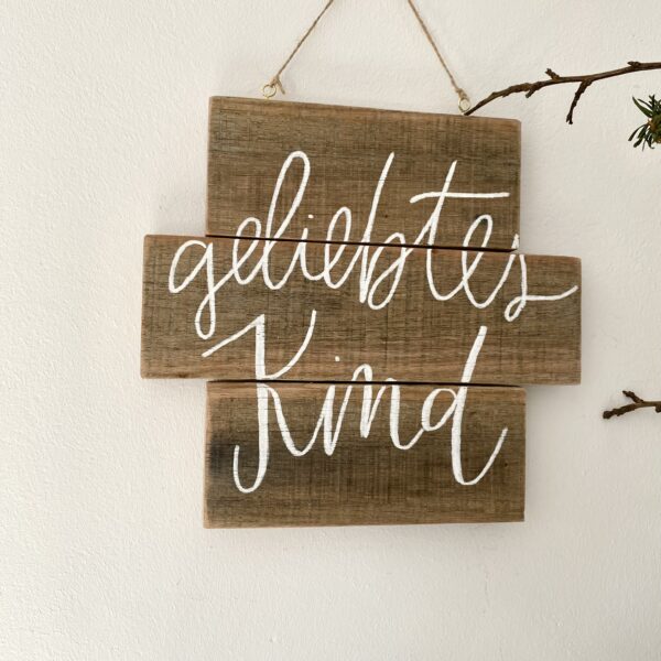 Holzschild „geliebtes Kind“ – Bild 3