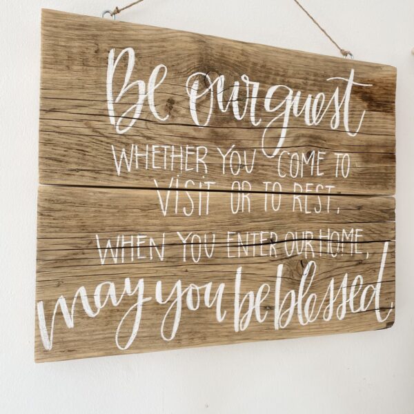 Holzschild „Be our guest…“ | BIG – Bild 3